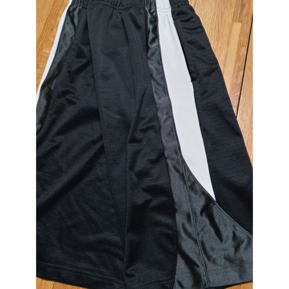 Nike  athletic boys  basketball shorts size large - Picture 3 of 3